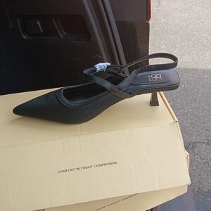 Chic Black Slingback Heels